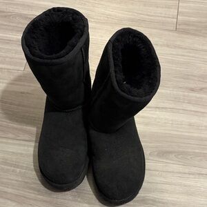 Black Ugg boots